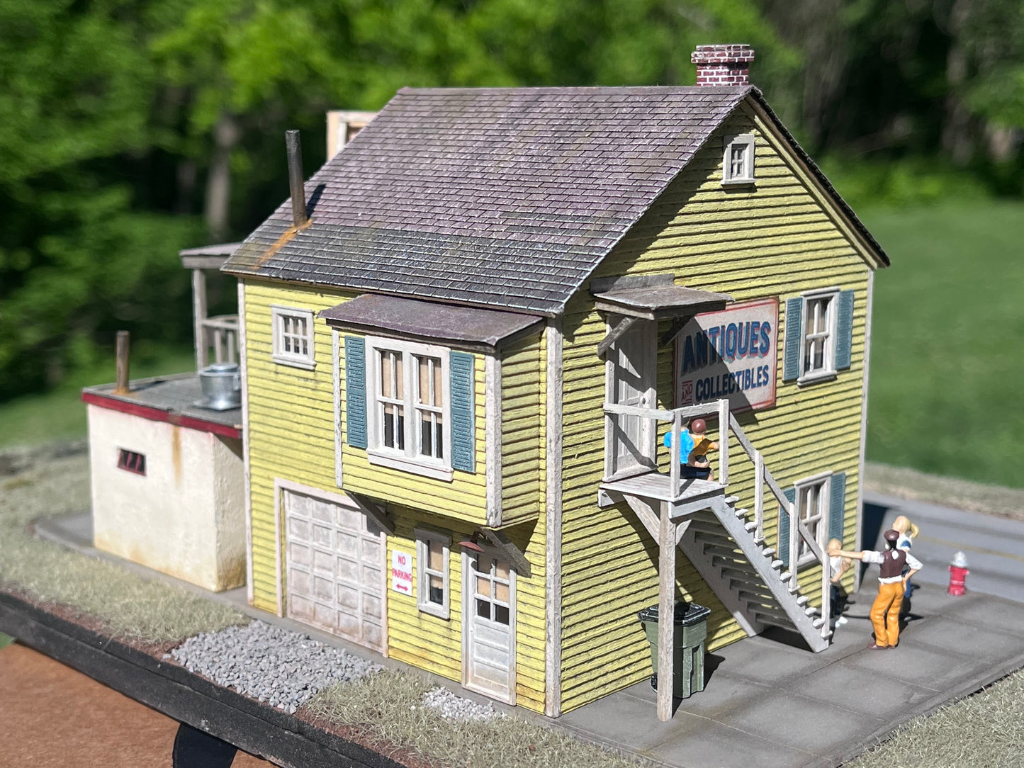HO Scale Laser Cut Model Building Kit - Antique Junction & Valley Tavern